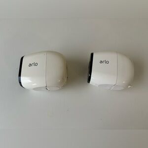 2 pc Arlo pro VMC4030 camera